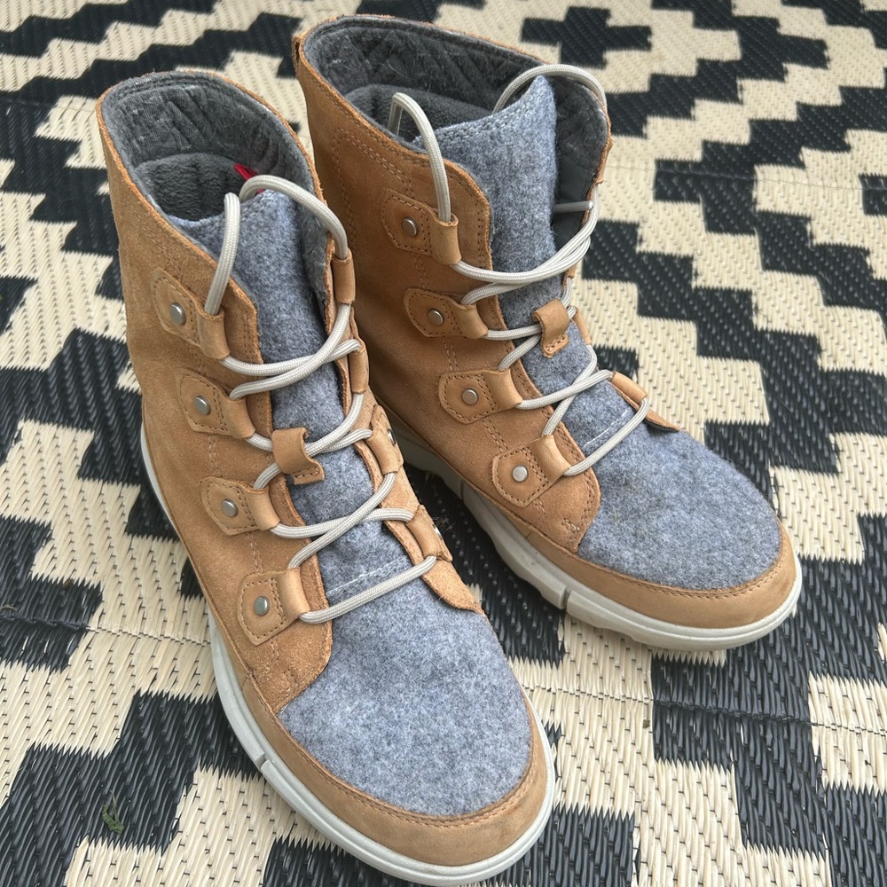 Sorel Tan and Gray Lace Up Boots